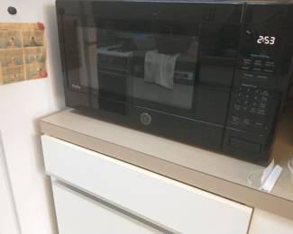 GE Profile 2.2 cu ft Microwave with glass turntable and accessories