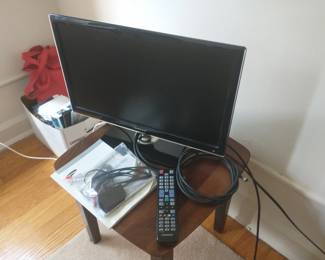 2008 Samsung 19-inch LCD HDTV Model LN-T1953H. Works with OTA & cable