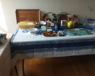 Nice kitchen items, glass cutting board, inlaid wood tray, Braun coffee grinder