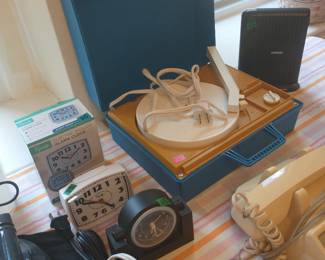 Radio Shack Turntable for 33 and 45 RPM - It works.