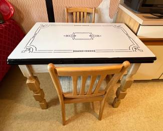Expandable Table with Metal Table Too