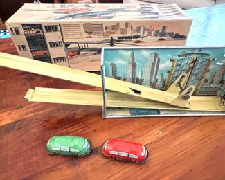 Vintage Technofix 1952 Kurlbelbahn Car Elevator with 2 Cars and original box