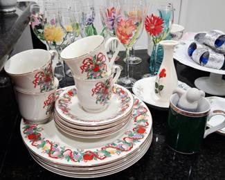 Cranberry Hill 24 piece dinner set. New