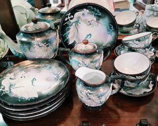 Vintage Japanese tea set. Beautiful and mint condition