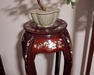 Gorgeous mother of pearl inlay, rosewood stand