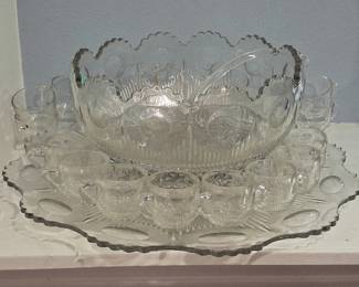 Terrific vintage punch bowl...Just in time for Christmas