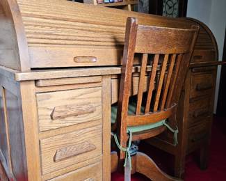 Roll top desk