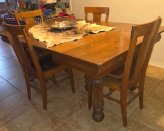 Antique Oak Dining Table with 4 Chairs and 4 Leaves