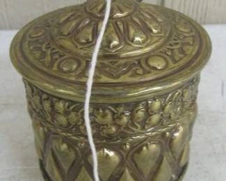 Brass String Holder w/Scissors 