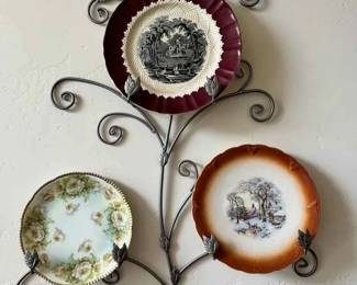 MC130VVintage Decorative English And Prussia Plates And Metal Plate Rack