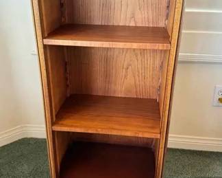 MC181Vintage Wood Bookshelf