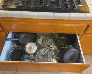 MC135Miscellaneous Pots And Pans With Lids. Assortment Of Circulon