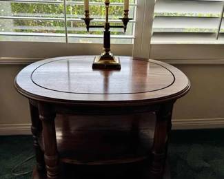 MC179Vintage Side Table With Lamp