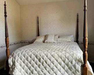 MC255Vintage Queen Four Poster Bed With Bedding
