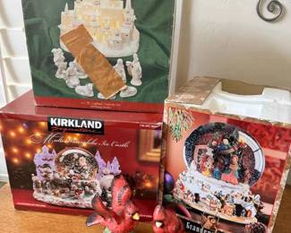 MC129Vintage Collectable Snow globes And Nativity Set