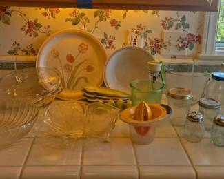 MC158Assortment Of Everyday Kitchen Necessities