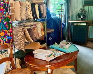 coffee table, pillows