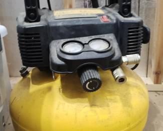 DeWalt 6 Gallon Air Compressor - 165 PSI