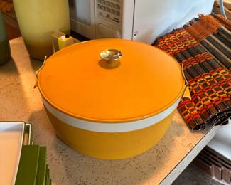 Sunfrost thermoware bowl with lid