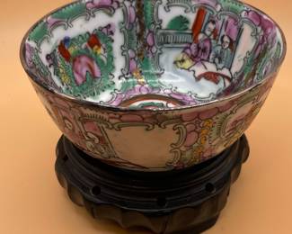 Chinese Export Rose Medallion Porcelain Punch Bowl
