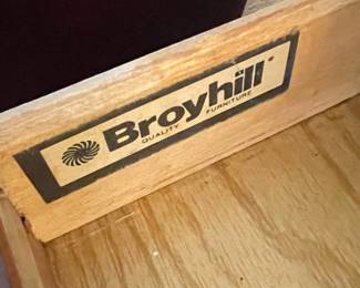 Broyhill Queen Anne Style Side Table