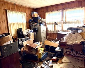 Contents of Vintage Electronics Room