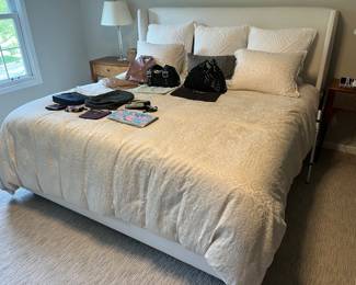 King-size bed with mattress andbox.