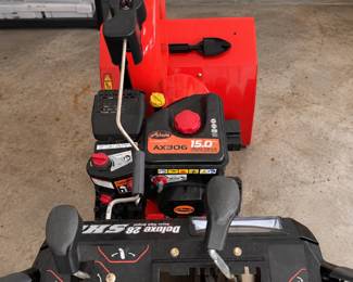 Ariens Deluxe 28 SHO snowblower. 28" clearing width, AX306/306cc engine
