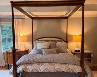 Niermann Weeks Queen canopy bed