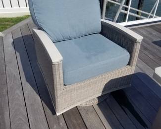 Lloyd Flanders all-weather swivel chair