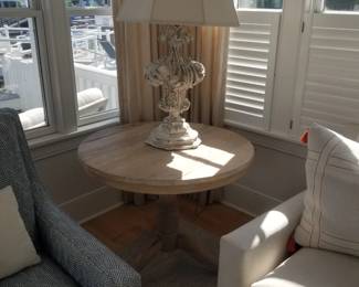 Pedestal coffee table; table lamp