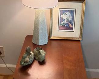 Broyhill Wooden Side table With Magazine Holder Living Room Decor Lamp Framed Print And More