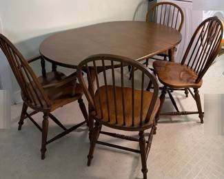 Vintage MidCentury American Traditional Kitchen Table And Four Chairs