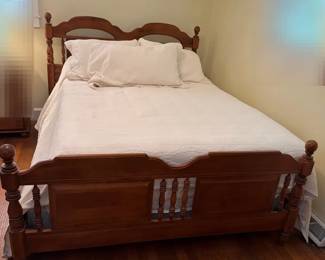Colonial Style Wooden Queen Size With Spindle Accents