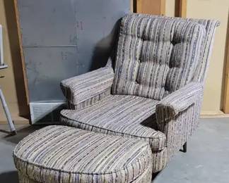Tuffed Back Chair Ottoman