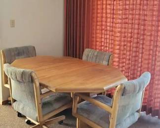 Oak Dining Table 4 Rolling Chairs