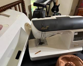 Baby Lock sewing machine with all the parts Ellure Plus