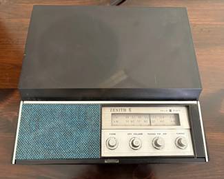 01 Zenith Solid State Radio Phonograph