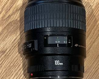 Canon EF 100mm f/2.8 Macro USM Lens