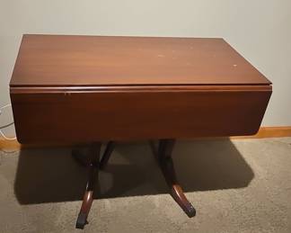 Chippendale Style Drop Leaf Pembroke Table