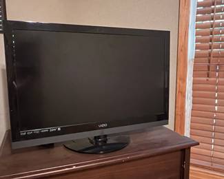 Vizio E320VP 32-inch LCD Television