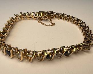 Sapphire and Diamond Tennis Bracelet Style