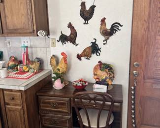 Writing desk; Rooster Wall Decor