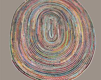 Round braided rug with concentric multicolor woven pattern