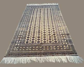 Black and ivory traditional rug with repeating geometric motif