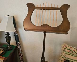 Lyra note stand 