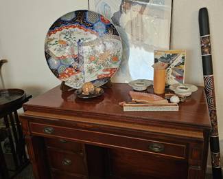 Duncan desk, front will pull out for more space