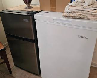 apartment size of freezer and fridge 