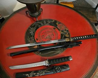 Asian swords and beautiful lacquered table 