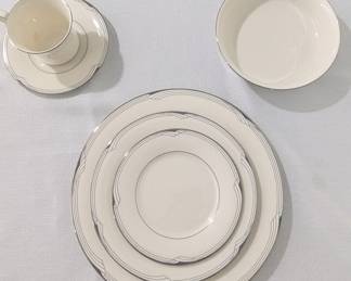 Noritake 7720 Sterling Cove place setting